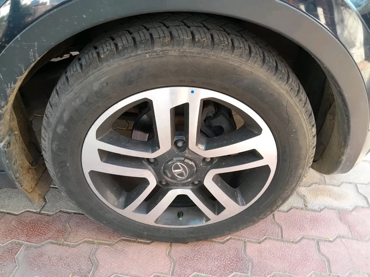 2018 Tata Hexa XT 4X2 7 STR, Diesel, Manual, 1,00,010 km, tyre