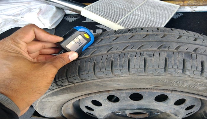 2017 Maruti Wagon R 1.0 VXI AMT, CNG, Automatic, 83,729 km, tyre