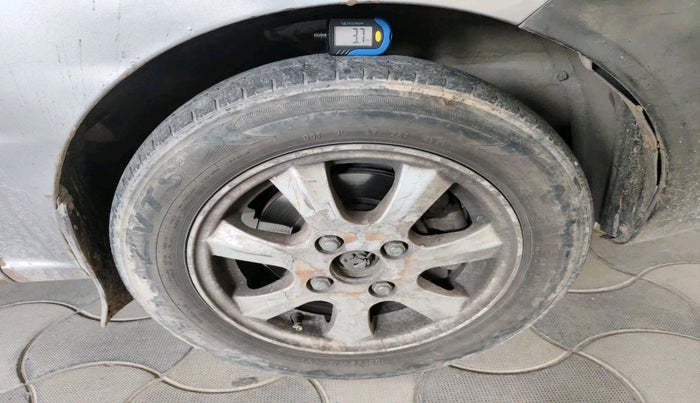 2006 Hyundai Santro Xing XE, Petrol, Manual, 1,78,587 km, tyre