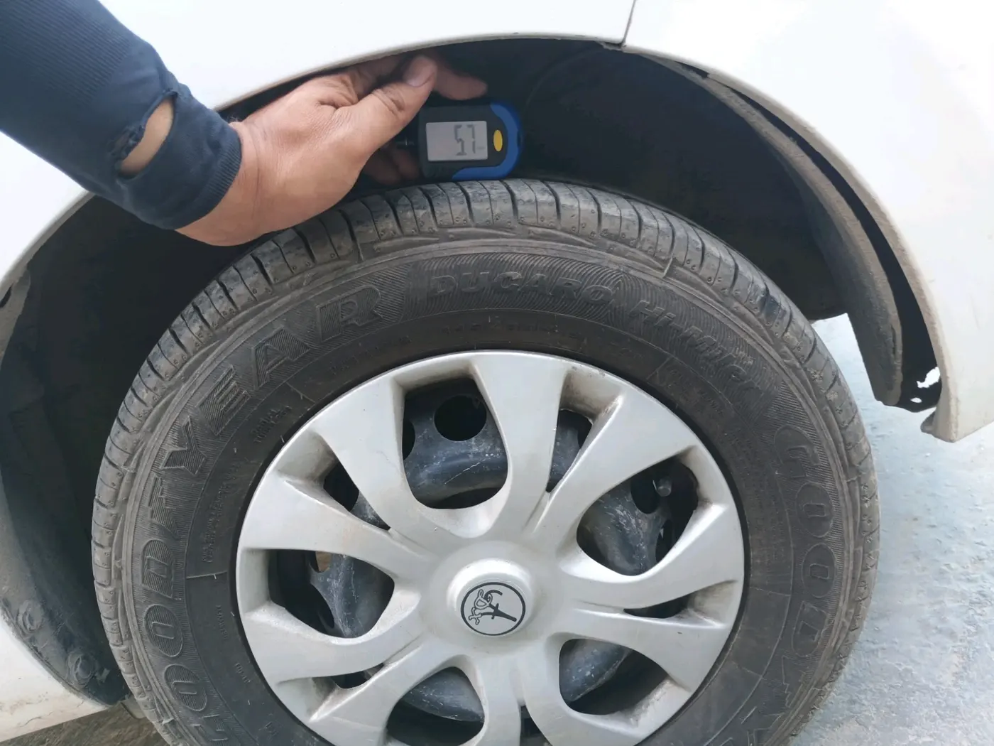 2020 Maruti Alto LXI CNG, CNG, Manual, 1,09,548 km, tyre