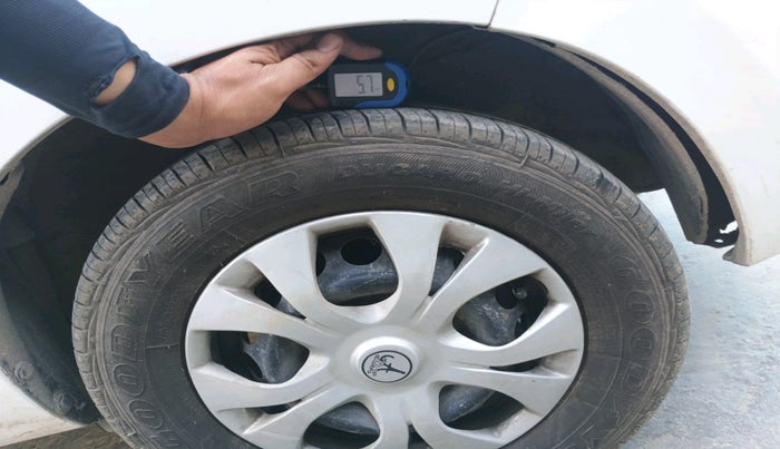 2020 Maruti Alto LXI CNG, CNG, Manual, 1,09,548 km, tyre