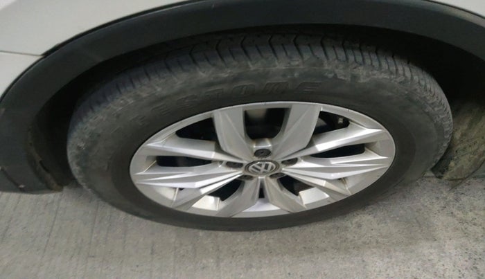 2018 Volkswagen TIGUAN HIGHLINE TDI AT, Diesel, Automatic, 1,28,654 km, tyre