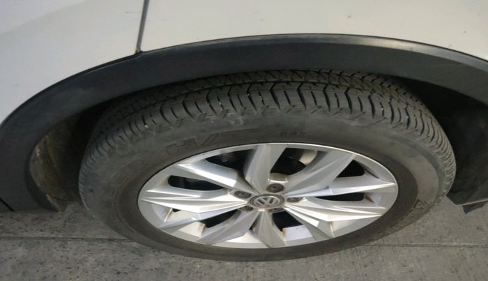 2018 Volkswagen TIGUAN HIGHLINE TDI AT, Diesel, Automatic, 1,28,654 km, tyre