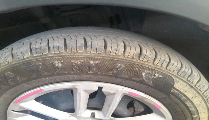 2019 Renault TRIBER RXT, Petrol, Manual, 1,52,104 km, tyre