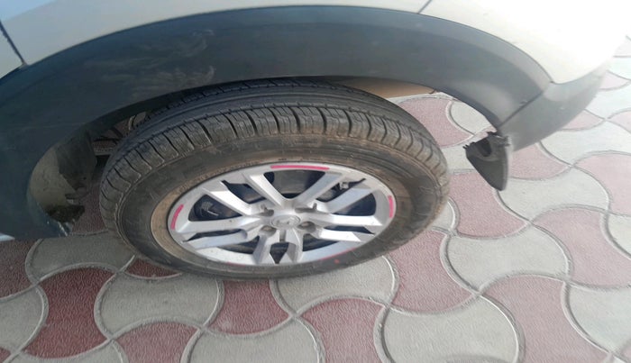 2019 Renault TRIBER RXT, Petrol, Manual, 1,52,104 km, tyre