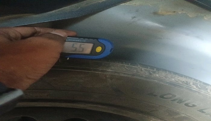 2017 Maruti Swift LXI (O), Petrol, Manual, 95,324 km, tyre