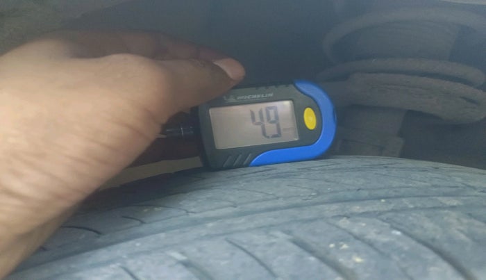 2017 Maruti Swift LXI (O), Petrol, Manual, 95,324 km, tyre