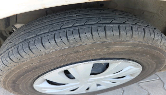 2014 Maruti Swift Dzire VXI, CNG, Manual, 1,20,162 km, tyre
