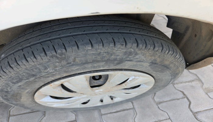 2014 Maruti Swift Dzire VXI, CNG, Manual, 1,20,162 km, tyre