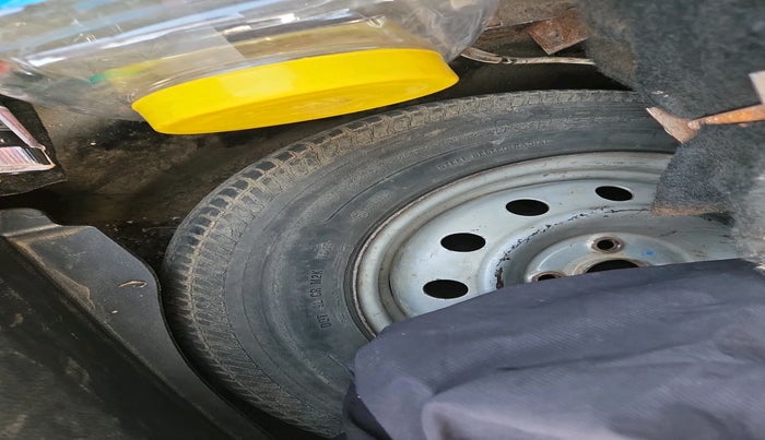 2014 Maruti Swift Dzire VXI, CNG, Manual, 1,20,162 km, tyre