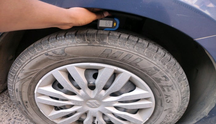 2017 Maruti Dzire VXI, Petrol, Manual, 60,341 km, tyre