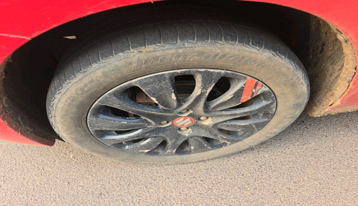 2017 Maruti Baleno ALPHA DIESEL 1.3, Diesel, Manual, 3,29,212 km, tyre