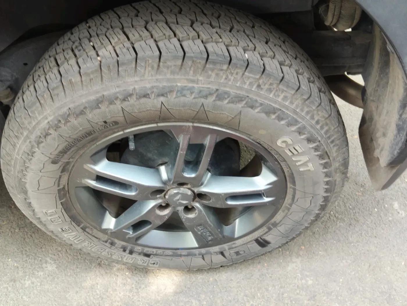 2023 Mahindra Thar LX P 2WD AT HT, Petrol, Automatic, 6,033 km, tyre