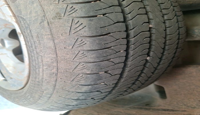 2017 Jeep Compass LONGITUDE (O) 2.0 DIESEL, Diesel, Manual, 1,46,428 km, tyre