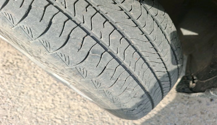 2017 Jeep Compass LONGITUDE (O) 2.0 DIESEL, Diesel, Manual, 1,46,428 km, tyre