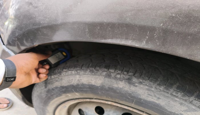 2011 Maruti Ritz VXI, CNG, Manual, 1,50,000 km, tyre