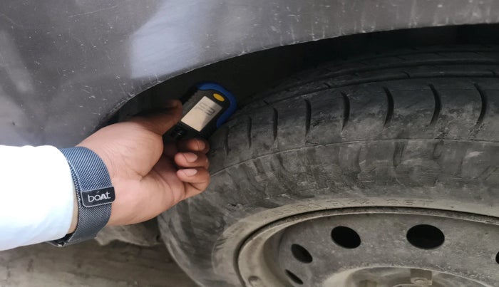 2011 Maruti Ritz VXI, CNG, Manual, 1,50,000 km, tyre