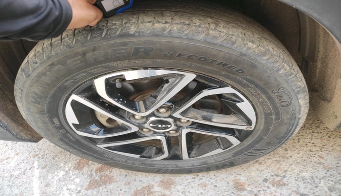 2022 KIA CARENS PRESTIGE PLUS 1.4 PETROL 7 STR, Petrol, Manual, 44,663 km, tyre