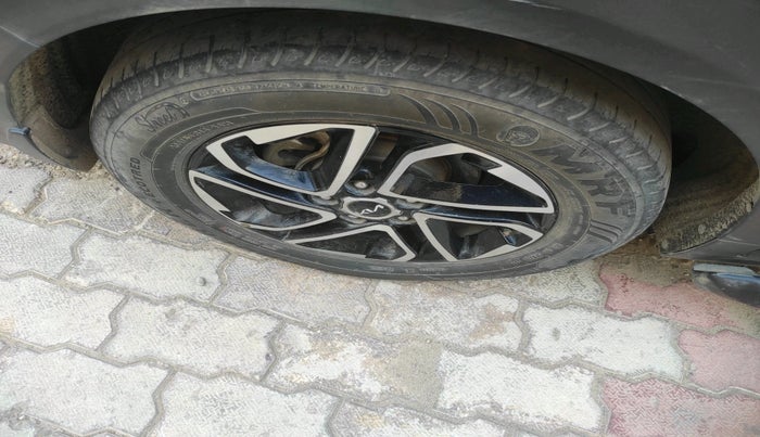 2022 KIA CARENS PRESTIGE PLUS 1.4 PETROL 7 STR, Petrol, Manual, 44,663 km, tyre