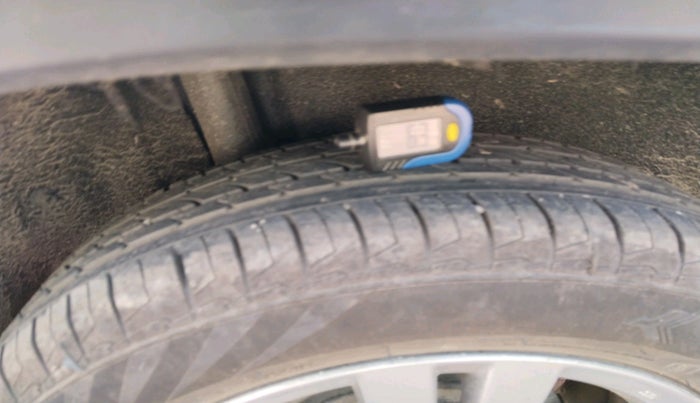 2016 Maruti Vitara Brezza ZDI, Diesel, Manual, 1,31,328 km, tyre