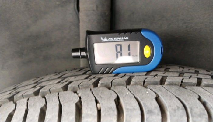 2011 Maruti Swift VXI, Petrol, Manual, 51,380 km, tyre