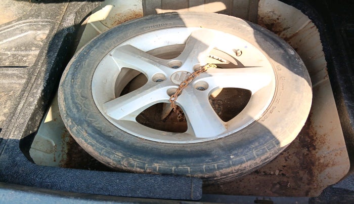 2007 Maruti SX4 ZXI, Petrol, Manual, 1,52,635 km, tyre