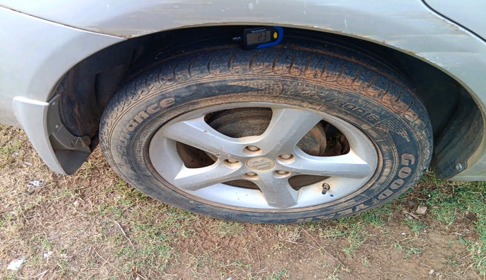 2007 Maruti SX4 ZXI, Petrol, Manual, 1,52,635 km, tyre