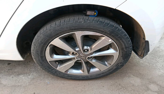 2015 Hyundai Elite i20 ASTA 1.4 CRDI, Diesel, Manual, 1,05,033 km, tyre