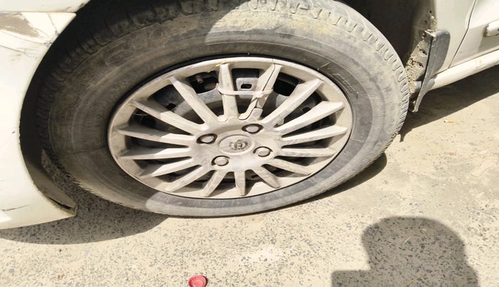 2012 Skoda Rapid AMBITION 1.6 MPI MT PLUS, CNG, Manual, 3,00,975 km, tyre