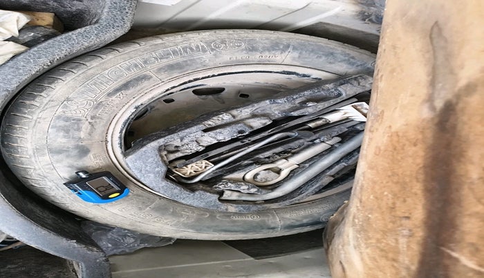 2012 Skoda Rapid AMBITION 1.6 MPI MT PLUS, CNG, Manual, 3,00,975 km, tyre