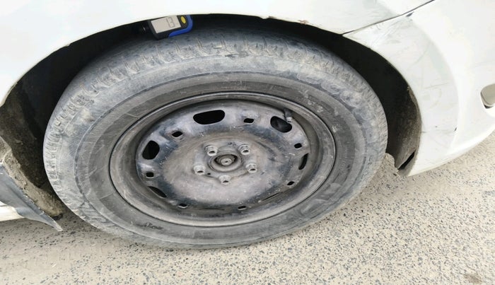 2012 Skoda Rapid AMBITION 1.6 MPI MT PLUS, CNG, Manual, 3,00,975 km, tyre