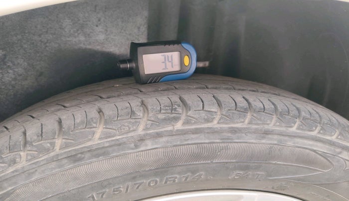 2011 Volkswagen Polo TRENDLINE 1.2L PETROL, Petrol, Manual, 1,14,882 km, tyre