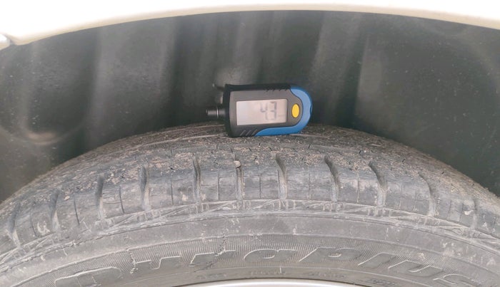 2011 Volkswagen Polo TRENDLINE 1.2L PETROL, Petrol, Manual, 1,14,882 km, tyre