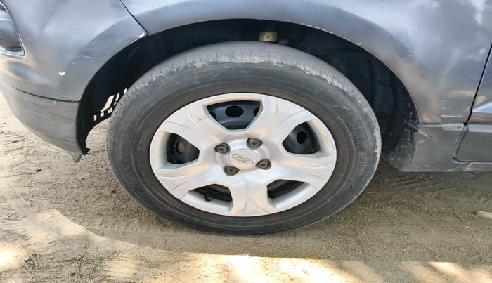 2014 Ford Ecosport TREND 1.5L DIESEL, Diesel, Manual, 1,37,841 km, tyre