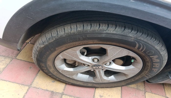 2019 KIA SELTOS HTK PLUS AT 1.5 DIESEL, Diesel, Automatic, 1,05,935 km, tyre