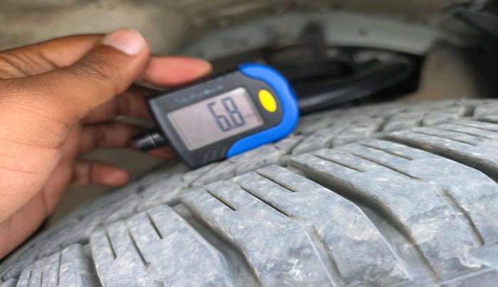 2023 Toyota HILUX HIGH 4X4 AT, Diesel, Automatic, 26,078 km, tyre