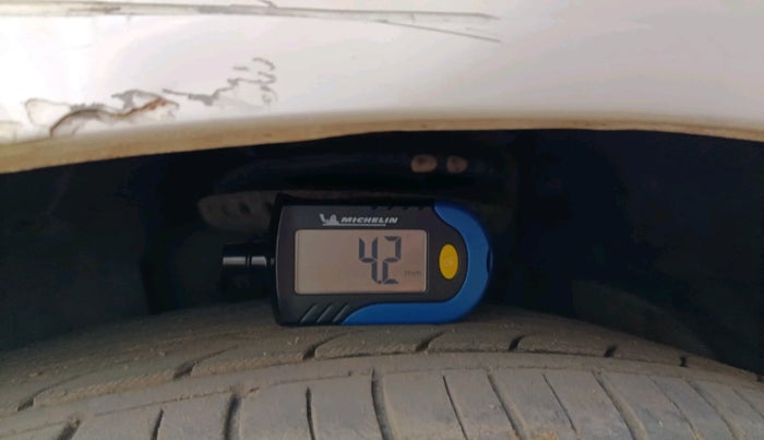 2012 Volkswagen Polo COMFORTLINE 1.2L, Diesel, Manual, 1,30,550 km, tyre