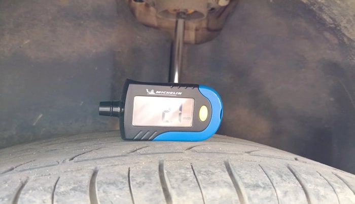 2012 Volkswagen Polo COMFORTLINE 1.2L, Diesel, Manual, 1,30,550 km, tyre