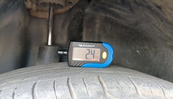 2012 Volkswagen Polo COMFORTLINE 1.2L, Diesel, Manual, 1,30,550 km, tyre