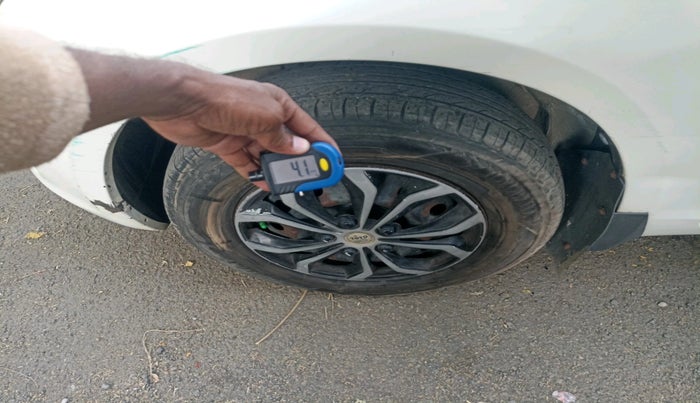 2013 Maruti Swift VDI, Diesel, Manual, 1,60,204 km, tyre