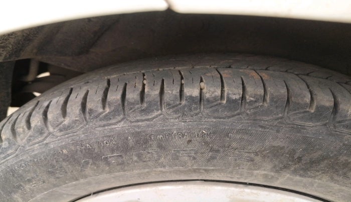 2012 Hyundai i10 MAGNA 1.2, CNG, Manual, 1,32,750 km, tyre