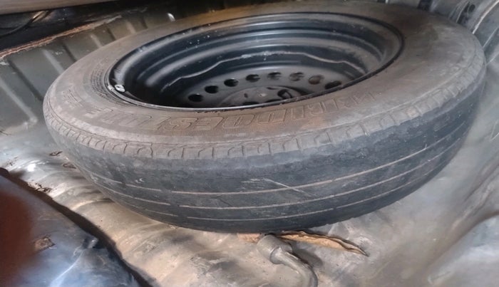 2012 Renault Scala RXL DIESEL, Diesel, Manual, 74,376 km, tyre