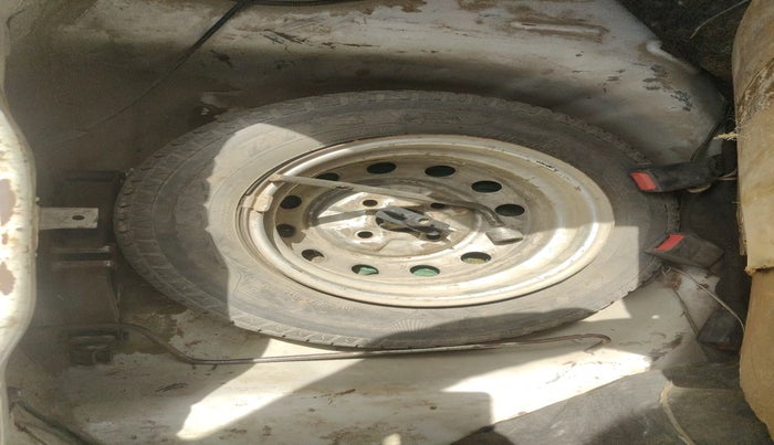 2013 Hyundai Eon D-LITE+, Petrol, Manual, 23,400 km, tyre