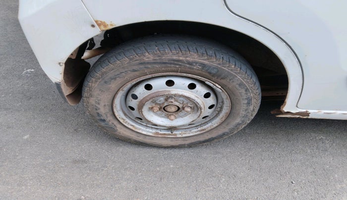 2012 Maruti Wagon R 1.0 LXI CNG, CNG, Manual, 1,26,587 km, tyre