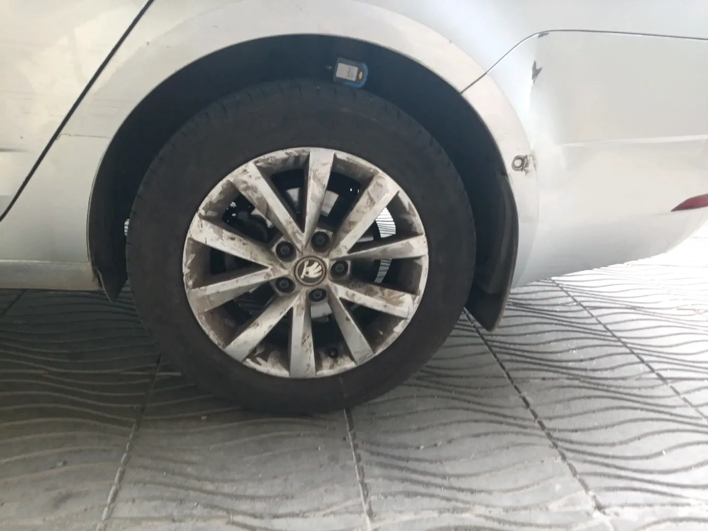 2017 Skoda Octavia L&K 1.8 TSI AT, Petrol, Automatic, 1,22,616 km, tyre