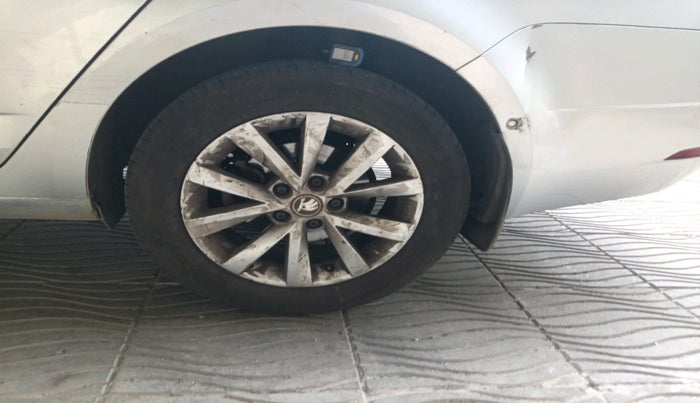 2017 Skoda Octavia L&K 1.8 TSI AT, Petrol, Automatic, 1,22,616 km, tyre