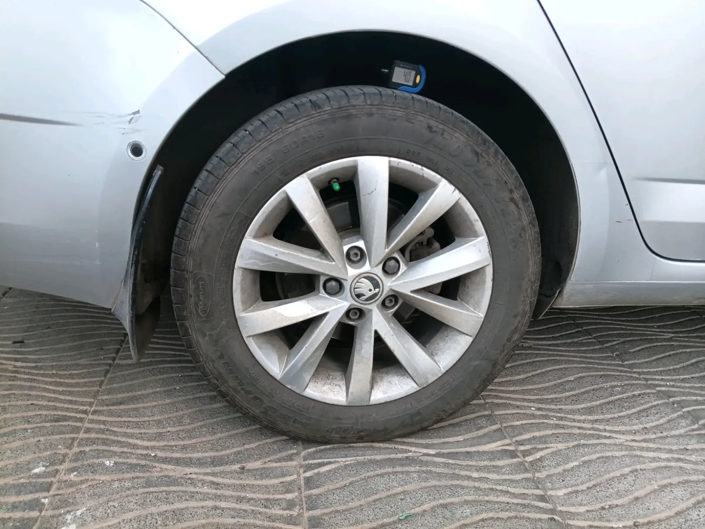 2017 Skoda Octavia L&K 1.8 TSI AT, Petrol, Automatic, 1,22,616 km, tyre