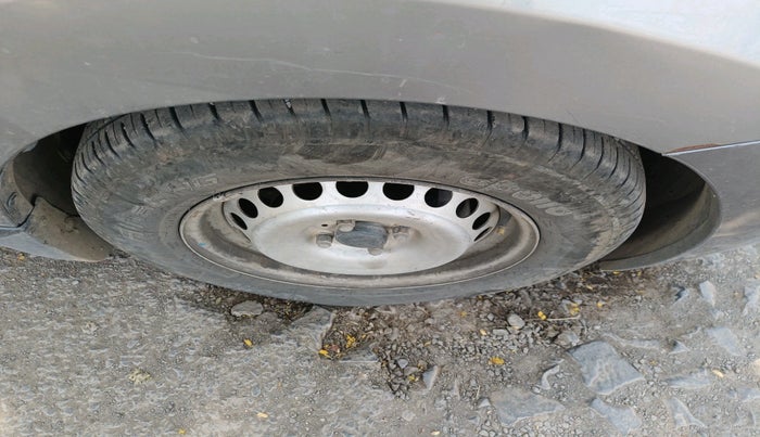 2016 Maruti Baleno SIGMA DIESEL 1.3, Diesel, Manual, 1,57,667 km, tyre