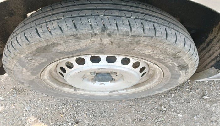 2016 Maruti Baleno SIGMA DIESEL 1.3, Diesel, Manual, 1,57,667 km, tyre