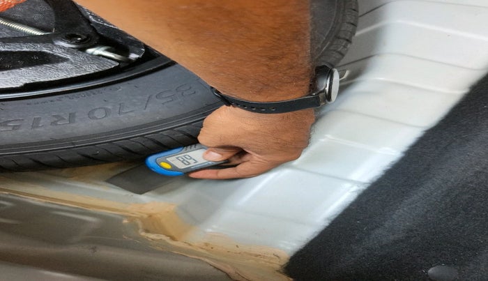 2022 Tata PUNCH CREATIVE AMT 1.2 RTN DUAL TONE, Petrol, Automatic, 42,537 km, tyre